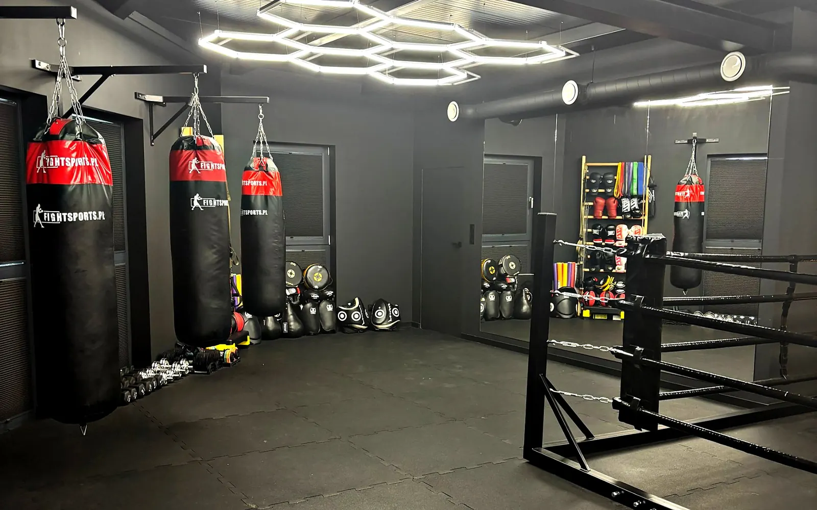 Lustra w PM Boxing Studio
